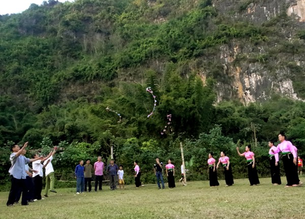 Con ball throwing among the ethnic Thai  - ảnh 1